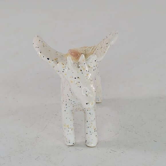 Handcrafted Ceramic Zuni Fetish Goat Sheep Figurine With Feather Stone Speckled - Picture 3 of 8
